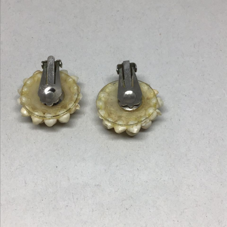 Vintage Shell Cluster Clip-On Earrings Vintage Shell Cluster Clip-On Earrings