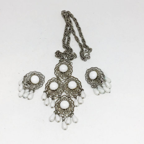 Vintage Acrylic White Teardrop Bead and Silver Tone Pendant Necklace and Earring