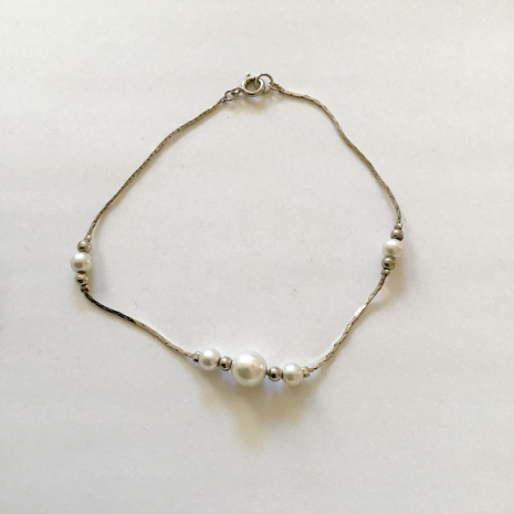 Vintage Faux Pearl Silver Flat Cobra Chain Bracelet. Vintage Faux Pearl Silver Flat Cobra Chain Bracelet