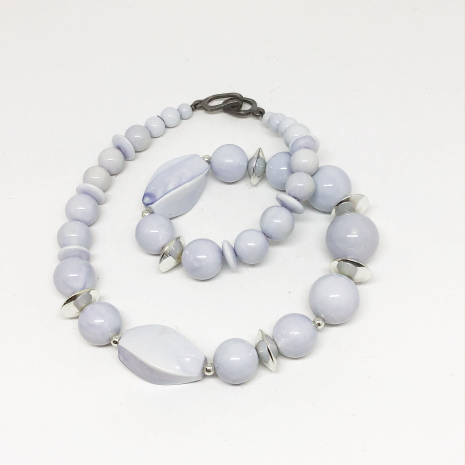 Vintage 1960s Mod Periwinkle Lavender Acrylic Bead Necklace