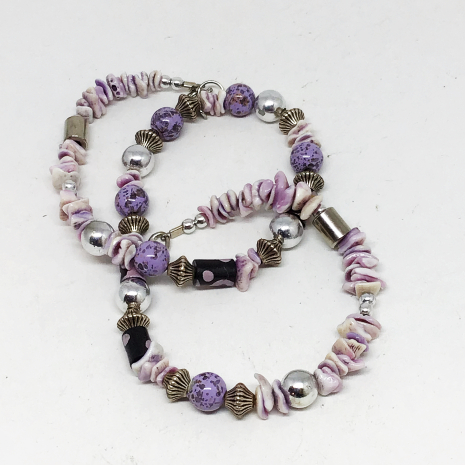 Vintage 1970s Lavender and Lilac Art Bead Puka 16" Choker Necklace