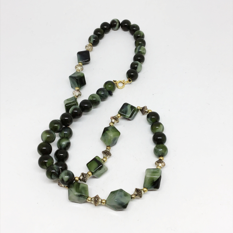 Vintage Marbled Faux Jade Acrylic Bead Necklace