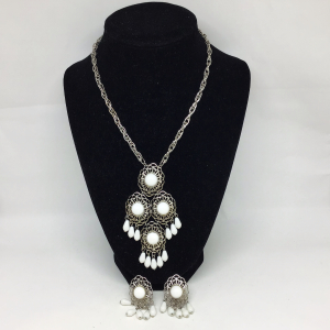 Vintage Acrylic White Teardrop Bead and Silver Tone Pendant Necklace and Earring Set