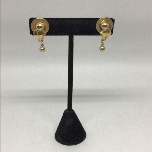 Vintage Gold Tone Leaf Earrings 