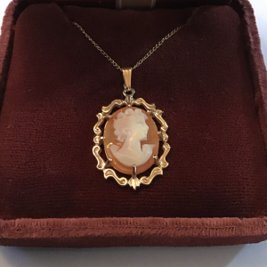14K Small Shell Cameo Pendant Necklace