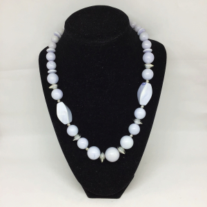 Vintage 1960s Mod Periwinkle Lavender Acrylic Bead Necklace